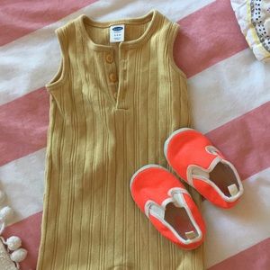 Bundle Onesie + baby shoes